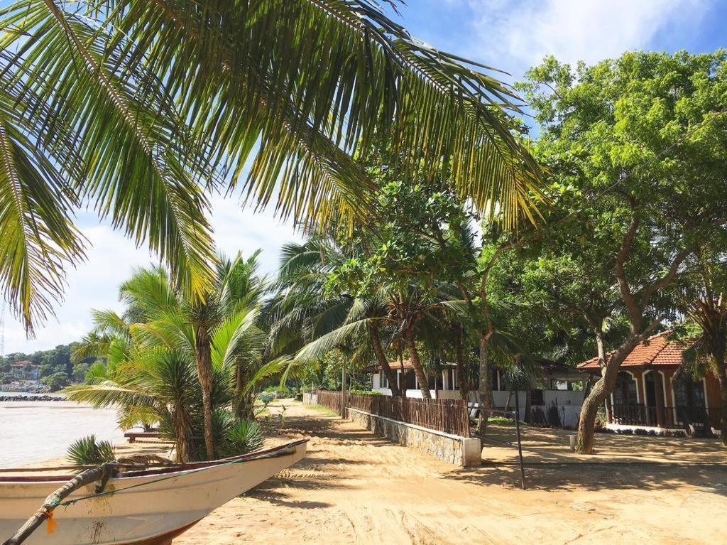 Serenity Beach Cabanas Тангалла Экстерьер фото