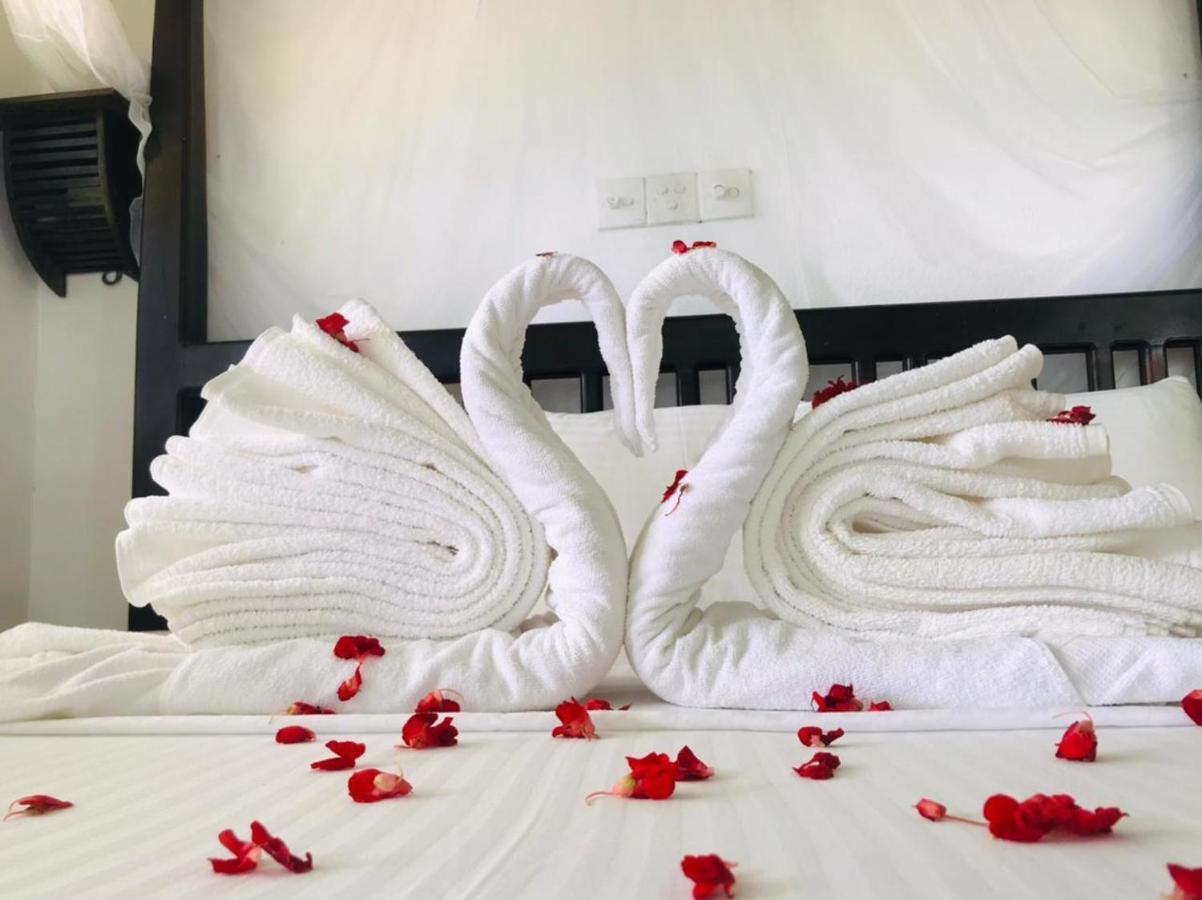 Serenity Beach Cabanas Тангалла Экстерьер фото