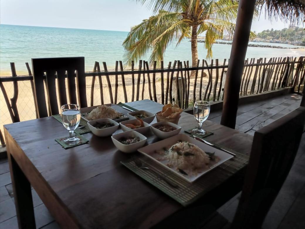 Serenity Beach Cabanas Тангалла Экстерьер фото