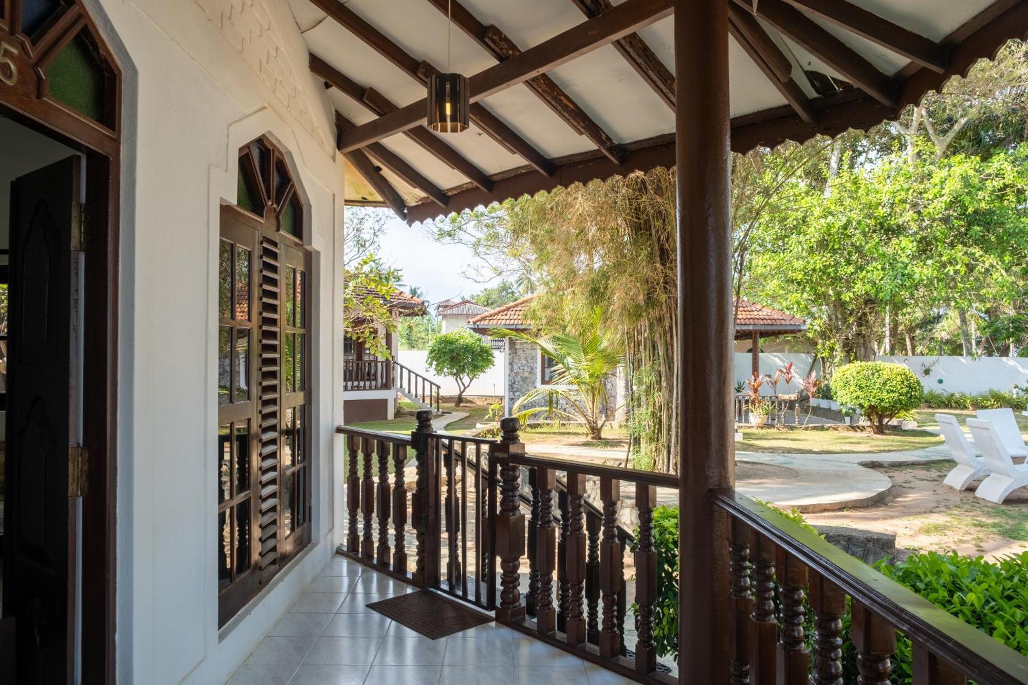Serenity Beach Cabanas Тангалла Экстерьер фото